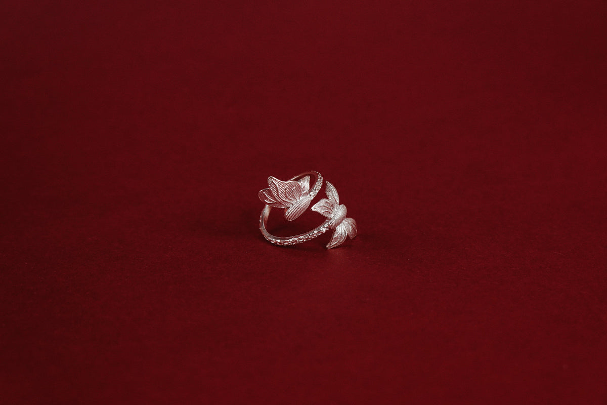 Twin Butterfly Ring – side view showing two filigree butterflies facing each other on wrap band